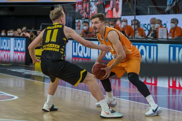 在主教练文 在主教练文